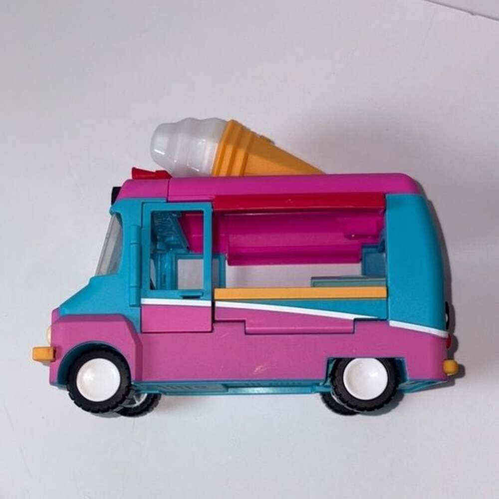 Roblox Adopt Me Ice Cream Truck + Pets Bundle - Lights/Music - Bee/Unicorn/Snowm - Picture 4 of 11